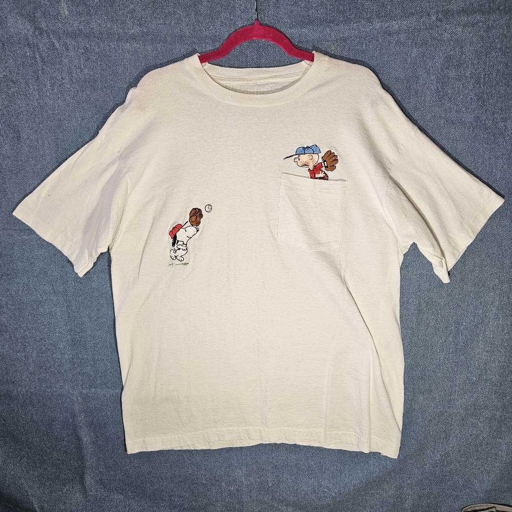 Vintage Peanuts Snoopy & Charlie Brown Embroidered T-Shirt. Xl